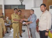 Pemkab Sidrap Bagikan Ribuan Pakaian Seragam Gratis ke Pelajar SD dan SMP 