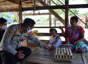 Kapolres Sidrap Santuni Tiga Warga yang Sakit di Watang Pulu