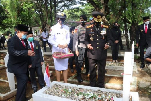 Hari Pahlawan, Kapolda Sulsel Ziarah di TMP Panaikang Makassar