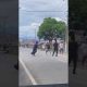 VIDEO! Viral, Dua Pria Duel Parang di Jalan Sidrap