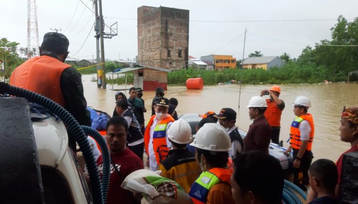 Bupati MYL Turun Langsung Salurkan Bantuan ke Warga Terdampak Banjir