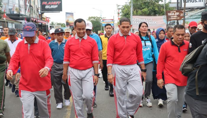 Bersama Muspida, Kapolres Sidrap Ikuti Gerak Jalan Santai Menyambut HUT RI Ke-77