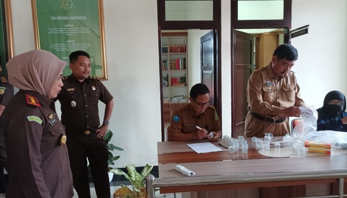 45 Jaksa dan Non ASN Kejari Sidrap Tes Urine