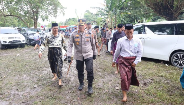 Kapolres Sidrap Hadiri Kegiatan Tahunan Adat Hindu Tolotang di Amparita