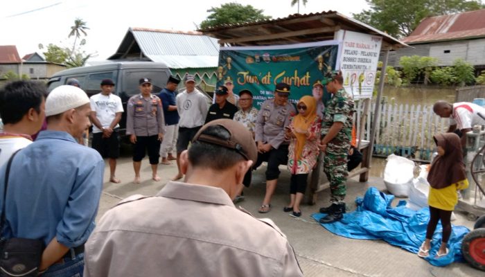 Waspada Cuaca Buruk, Polsek Panca Lautang Gelar Jumat Curhat di Lokasi Banjir