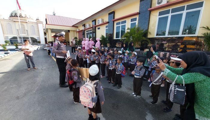 Wujud Polisi Sahabat Anak, Sat Lantas Polres Sidrap Kedatangan Murid TK Bhayangkari