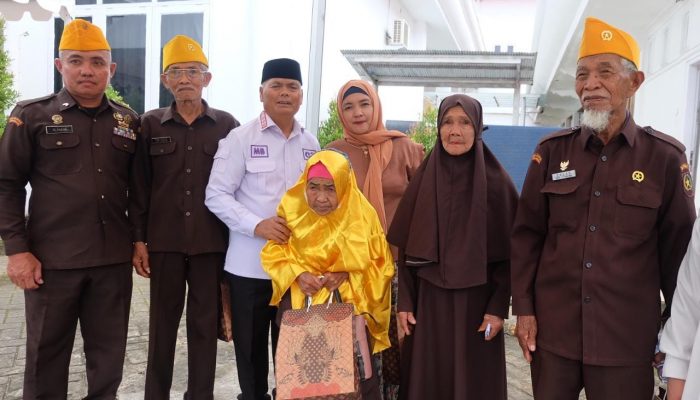 Veteran Perang Enrekang Terharu, Tiba-tiba Dapat Bantuan dari Muslimin Bando