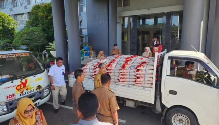 Jelang Lebaran, Pemkab dan Bulog Sidrap Salurkan Bantuan Beras ke 19.523 KPM