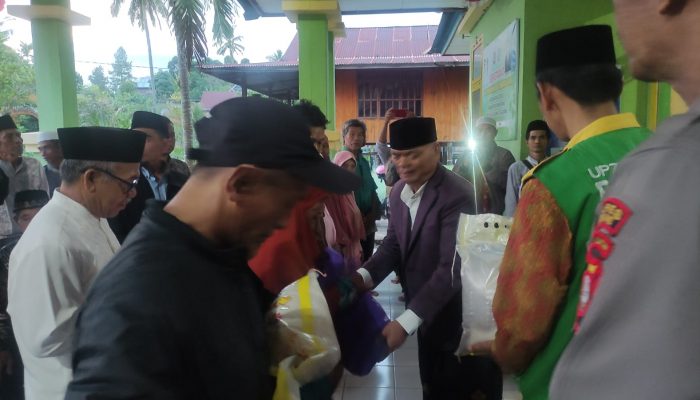 Muslimin Bando Bagikan Paket Ramadan dari Baznas untuk Masyarakat Curio