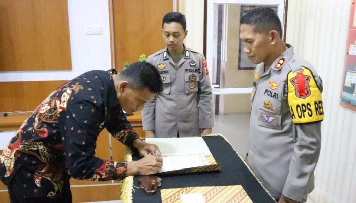 Kapolres Sidrap Pimpin Pengambilan Sumpah Jabatan dan Penandatanganan Pakta Integritas Penerimaan Anggota Polri 