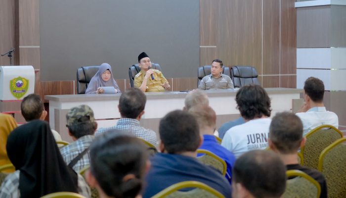 Jelang Hari Raya Idul Fitri 1444 H, Bupati dan Ketua TP PKK Barru Silaturahim Dengan Insan Pers dan LSM
