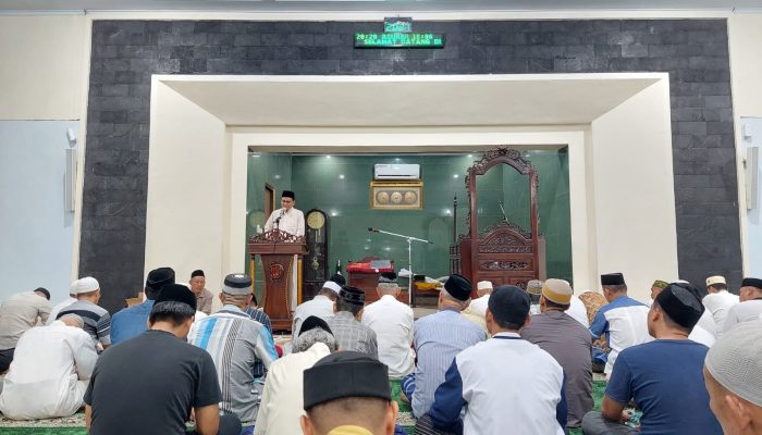 Malam Ke-30 Ramadhan 1444 H, Bupati Barru Sholat Tarawih di Masjid Agung Nurul Iman