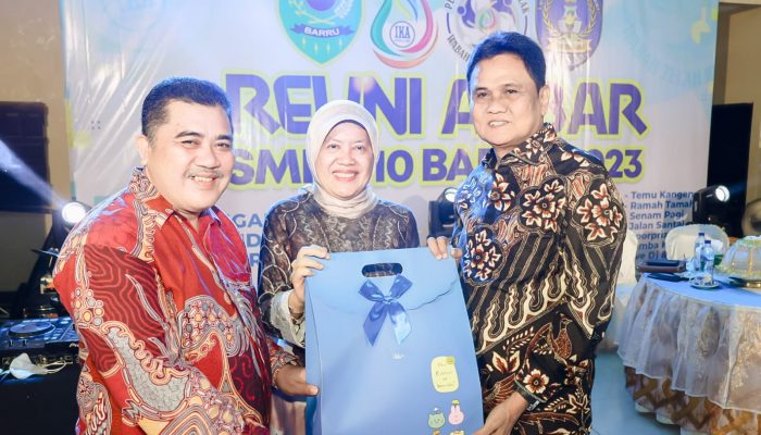 Bupati Barru bersama Ketua TP PKK Hadiri Reuni Akbar SMPN Ralla
