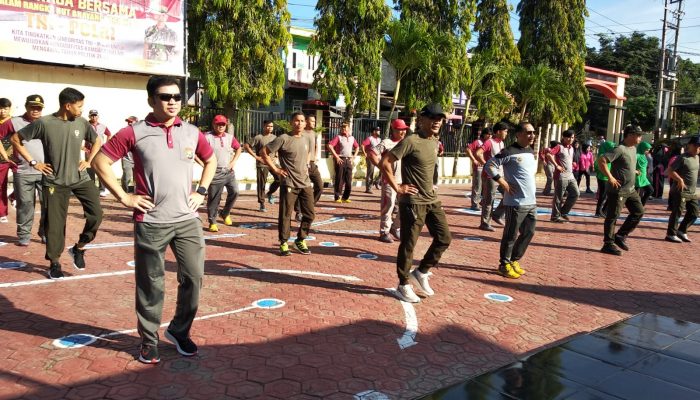 Olahraga Bersama TNI POLRI Menyambut HUT Bhayangkara Ke 77 Di Mapolres Enrekang