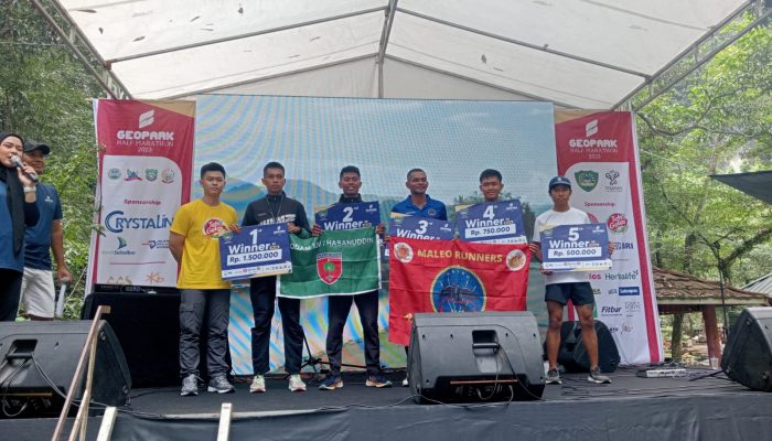 Membanggakan, Atlet Triathlon Kodam XIV/Hsn Kembali Borong Medali di Event Geopark Half Marathon 2023