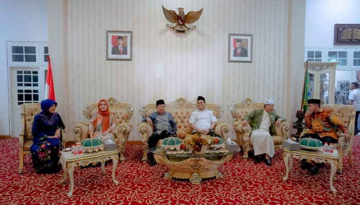 Bupati Barru Sambut Kedatangan Mantan Wapres JK Di Kabupaten Barru