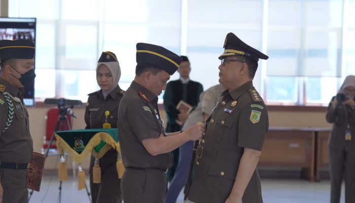 Leonard Eben Ezer Simanjutak Lantik Ardiansyah Sebagai Asisten Intelijen Kejati Sulsel