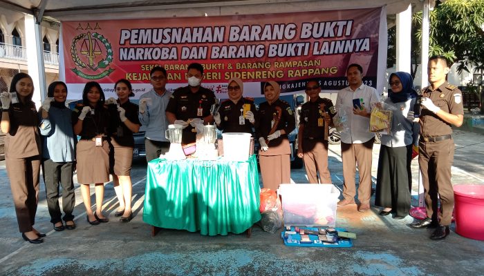 Kejari Sidrap Musnahkan Barang Bukti dari 43 Perkara
