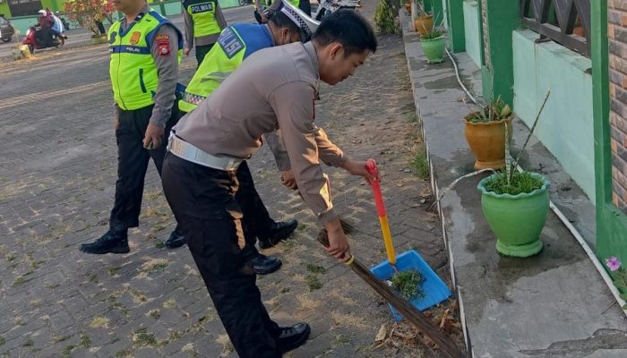 Dalam Rangka HUT Polantas Ke-68, Sat Lantas Polres Takalar Gelar Bakti Sosial
