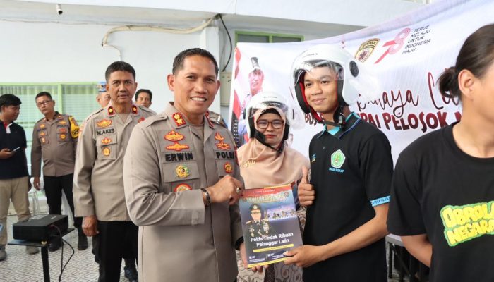 Jumat Curhat, Kapolres AKBP Erwin Syah Salurkan Buku di Universitas Ichsan Sidrap