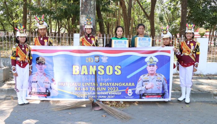 Sambut HUT Lalu Lintas Bhayangkara Ke 68, Bersama Pocil Sat Lantas Polres Sidrap Gelar Bansos