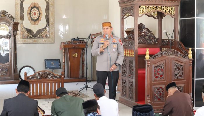 Kapolres Sidrap Safari Jumat di Mesjid Ilham Takkalasi 