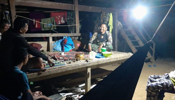 Bati Komsos dan Babinsa Kodim 1420 Sidrap Mendorong Silaturahmi dan Kerukunan Warga