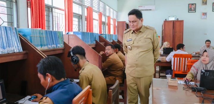 Bupati Barru Pantau Pelaksanaan Ujian Kompetensi ASN Pemkab Barru