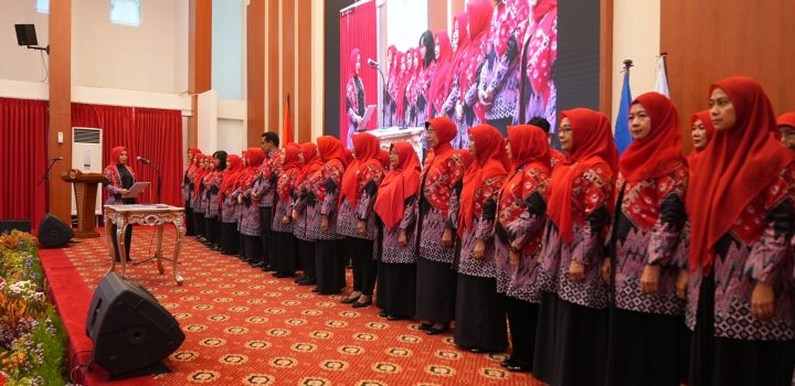 Disaksikan Pj Gubernur Sulsel, Sofha Marwah Bahtiar Kukuhkan Enam Pj Ketua Dekranasda Kabupaten Kota