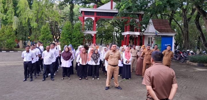 Sekwan DPRD Bone Pimpin Apel Pagi, Minta Pegawai Disiplin Kerja