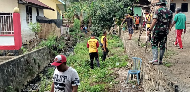 Memasuki Musim Hujan, Polsek Panca Lautang Bersama Forkopimcam Bersinergi Laksanakan Kerja Bakti