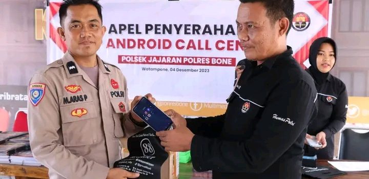 Penyerahan Android untuk Operator Medsos Polsek Jajaran Polres Bone