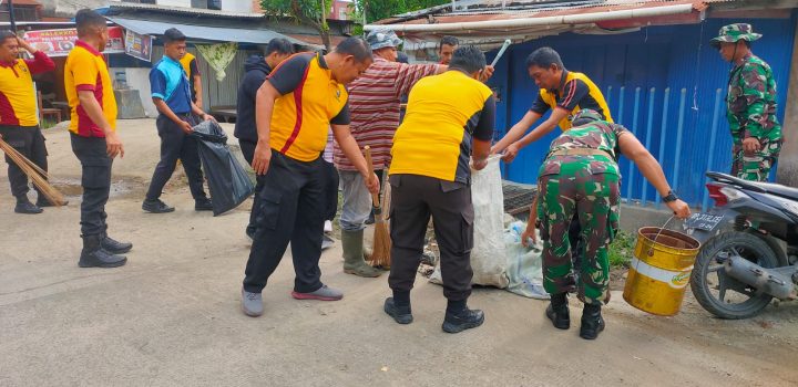 Polres Sidrap bersama Kodim 1420 dan Pemda Melaksanakan Karya Bakti