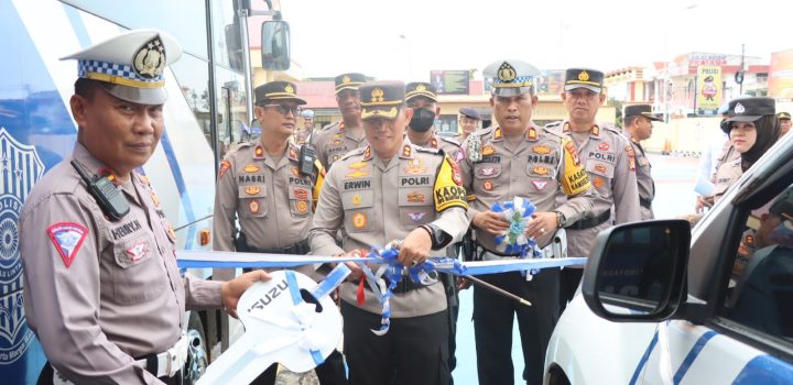 AKBP Erwin Syah Serahkan 4 Unit Kendaran Operasional dan Pelayanan SIM Keliling