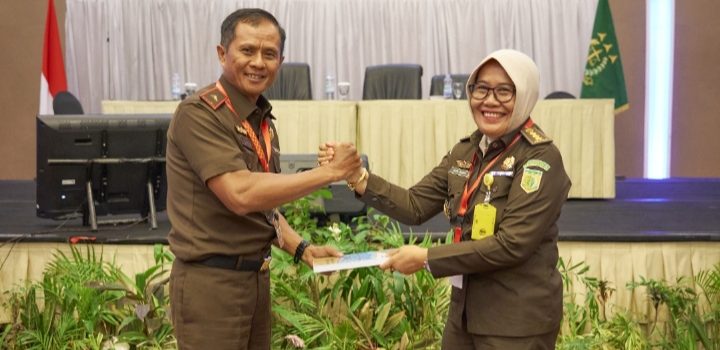 Rakerda Kejati Sulsel 2023 Berakhir, Kejari dan Kacabjari Berkinerja Baik Diberi Penghargaan