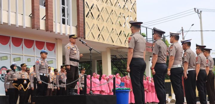 Kapolres Barru Pimpin Upacara Kenaikan Pangkat 36 Personil Polres Barru
