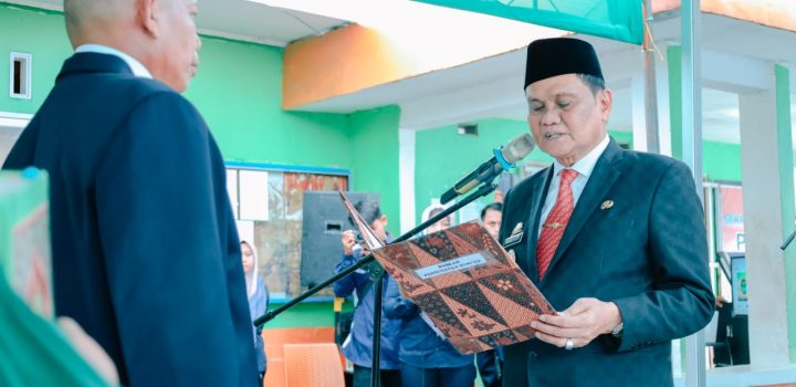 Pelantikan dan Pengambilan Sumpah PAW Anggota BPD Siddo oleh Bupati Barru