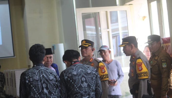 Bersama PJ. Bupati, KPU dan Bawaslu, Kapolres Sidrap Pantau Pelaksanaan Pesta Demokrasi di Beberapa TPS