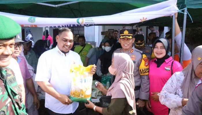 Polres, Bulog dan Pemda Sidrap Kerjasama Gelar Pasar Murah, Jaga Stabilitas Harga