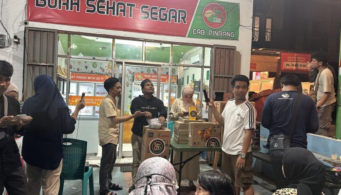 BSS Pinrang Rayakan Milad, Tawarkan Buah Segar Untuk Masyarakat