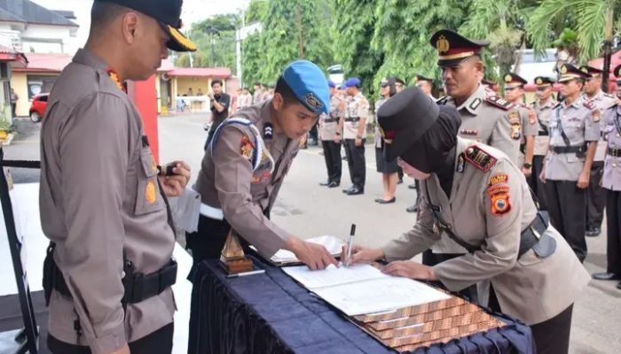 Kapolres Bone Pimpin Sertijab dan Pengambilan Sumpah Kasat dan Kapolsek