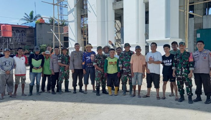Wujud Sinergitas, Polsek Baranti Bersama Koramil Laksanakan Kerja Bakti di Masjid Nurul Yaqin Simae