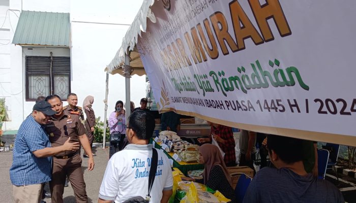Pasar Murah Kejari Pinrang Diserbu Warga