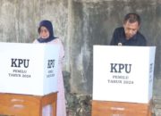 Tunjukkan Keteladanan, Pj Walikota Parepare bersama Ibunya Salurkan Hak Pilih