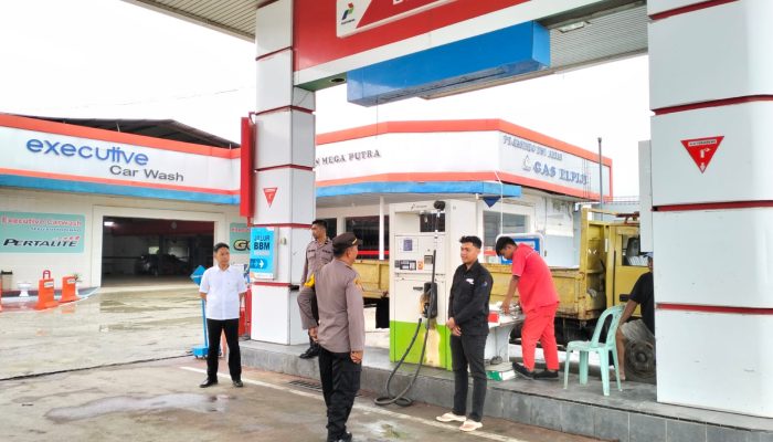 Pantau SPBU, Kapolsek Majauleng: Pengisian BBM Subsidi Diutamakan Kendaraan