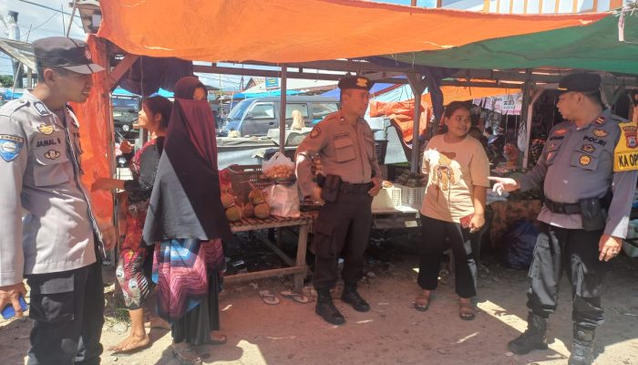 Idul Fitri Mendekat, Polsek Tellu Limpoe Aksi Memantau Harga Bahan Pokok di Pasar Rakyat Amparita