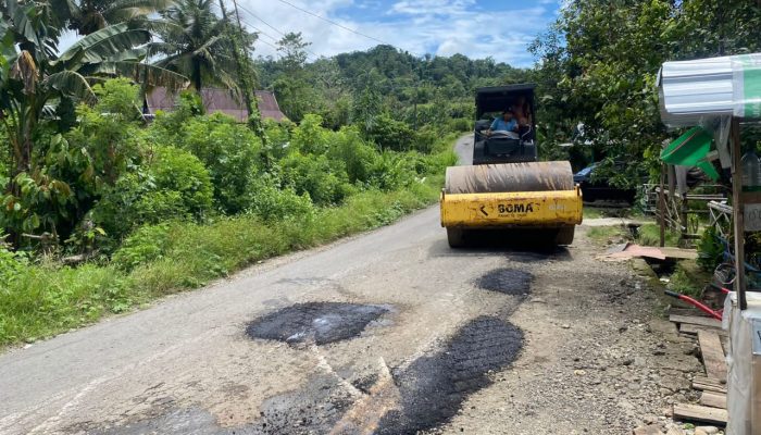 Penuhi Janji, Bupati Barru Telah Membenahi Jalan – Jalan yang Rusak