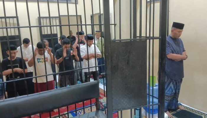 Suasana Haru Nampak Menghiasi Rutan Polres Wajo saat Jelang Berbuka Puasa