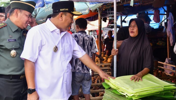 Dua Hari Jelang Lebaran, Pj Gubernur Sulsel Pastikan Harga Kebutuhan Pokok Tetap Terkendali