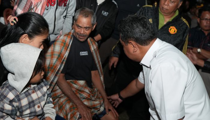 Tana Toraja Berduka, Pj Gubernur Bahtiar Kunjungi Korban dan Serahkan Bantuan